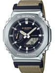 Zegarek marki Casio model GM-2100C-5AER kolor Brązowy. Akcesoria męski. Sezon: Cały rok